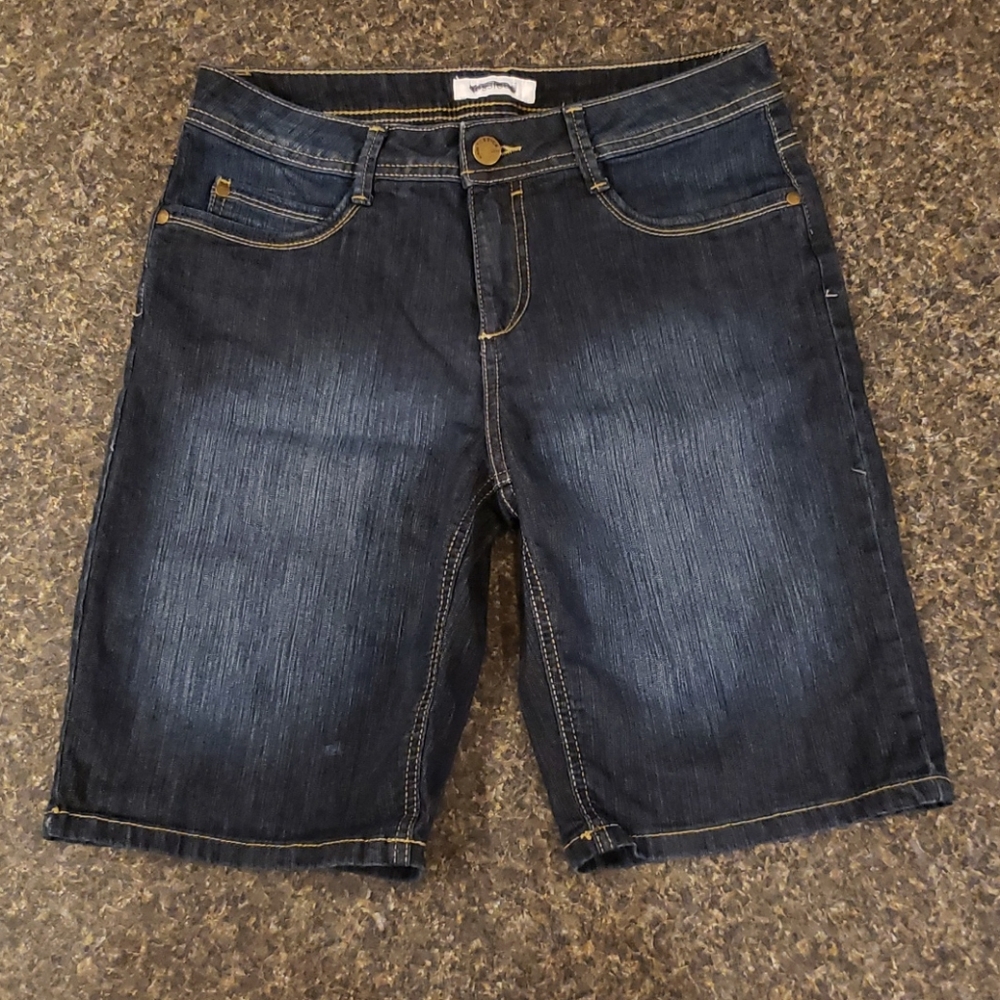 Bermuda jean shorts